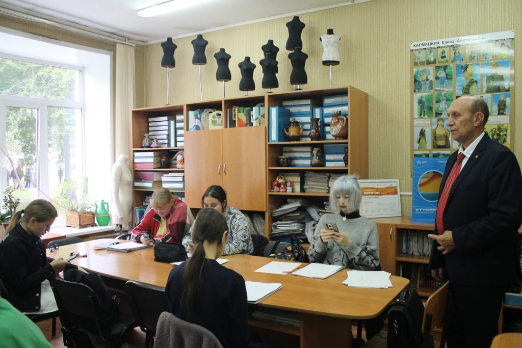 Профориентационной встреча с Александром Геннадьевичем Казанцев, руководителем Республиканского территориального ресурсного центра «Алтай» при Алтайском государственном техническом университете им. И.И. Ползунова.